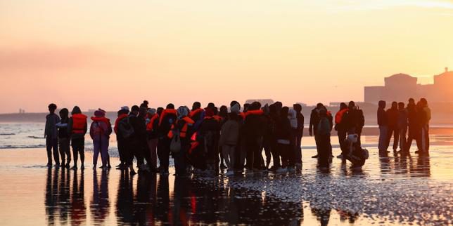 Giustizia francese apre indagine preliminare su violenze contro migranti a Grand‑Fort‑Philippe