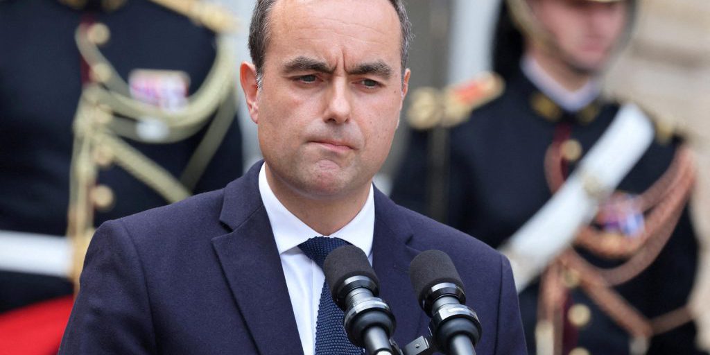 I Francesi Soddisfatti degli Inizi di Sébastien Lecornu ma Dubbiano della sua Capacità di Cambiamento