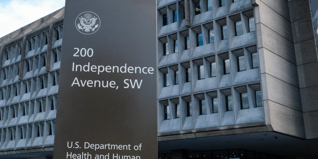 Dipartimento della Salute degli USA sospende 10 miliardi di dollari destinati a California, Colorado, Illinois, Minnesota e New York