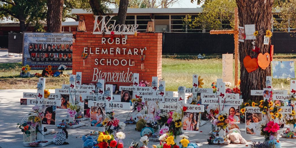 Tribunale apre procedimento contro ex ufficiale di polizia per la gestione della sparatoria a Uvalde