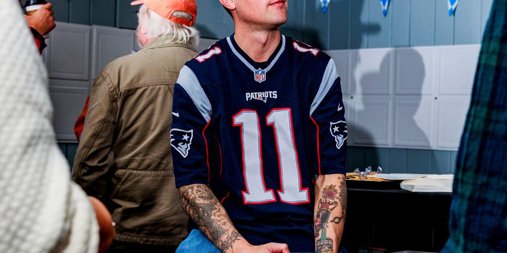 Rappresentante USA Jared Golden si ritira a causa di minacce e cattiveria nella politica americana