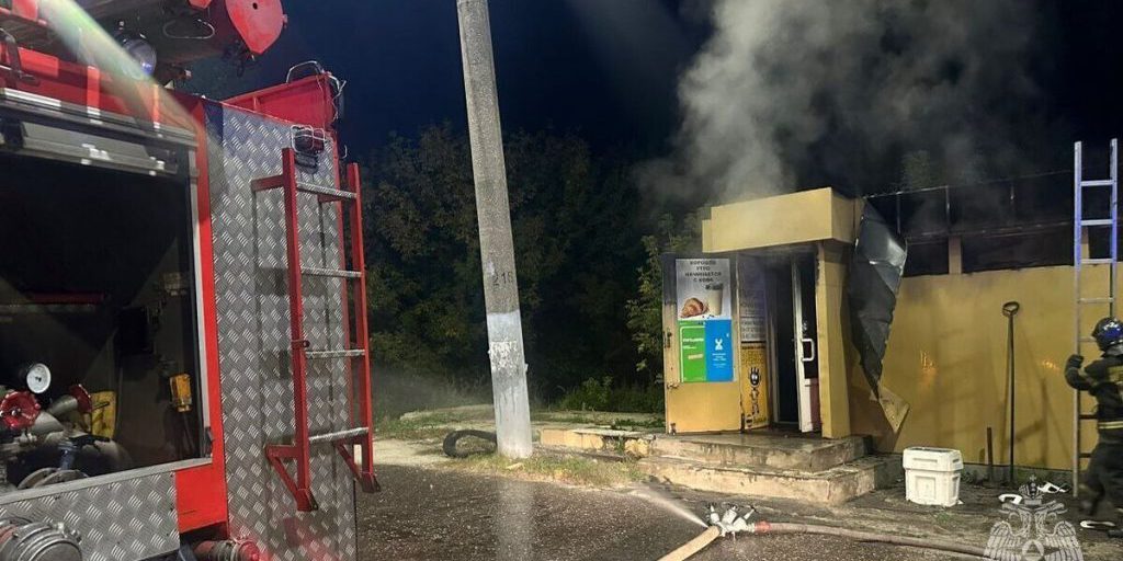 Incendio devastante a Ivanovo: negozio distrutto e comunità locale in allarme