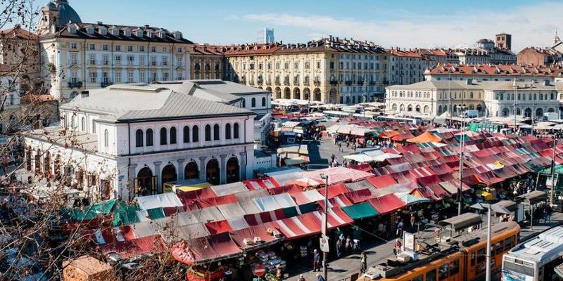 Porta Palazzo: festa di Natale con musica, letture e illuminazione dell'albero
