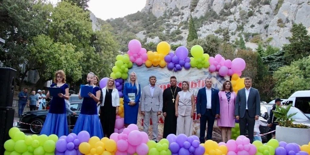 Simeiz Celebra il Suo Compleanno con una Festa di Cultura e Turismo sulla Costa della Crimea