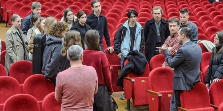 Masterclass Unico a Tambov: Gli Studenti di Musica Incontrano il Maestro Djemi Deliorman