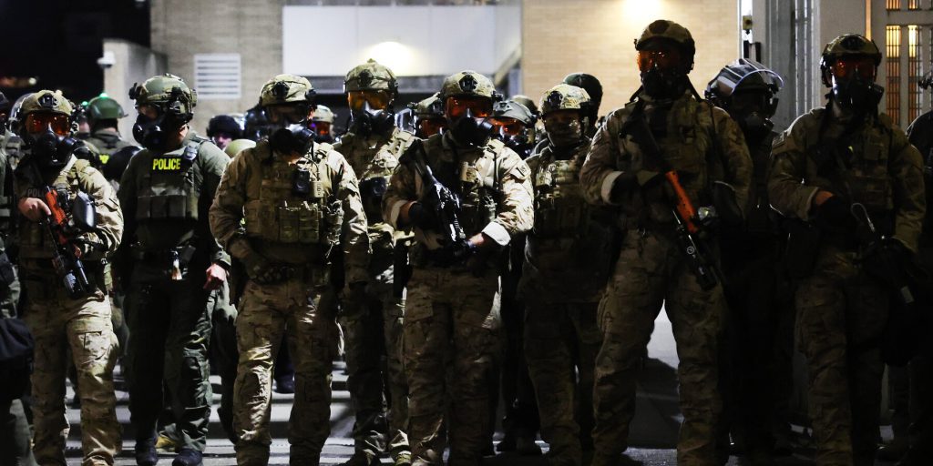 Ordinanza del giudice blocca l'invio di truppe a Portland ma non a Chicago in una mossa che potrebbe avere conseguenze importanti per la gestione delle proteste negli Stati Uniti