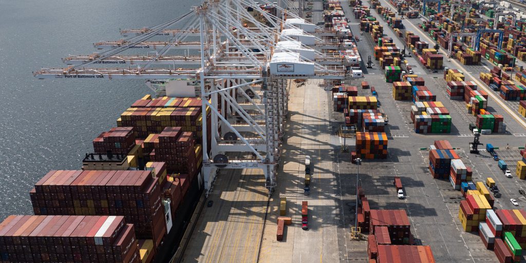 La squadra di Trump cambia posizione sulle tariffe doganali: entrate "incidentali" o strategia commerciale?