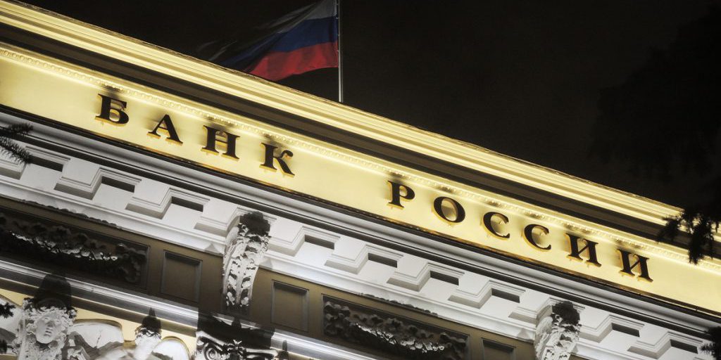 La Banca di Russia Annulla il Voto per la Nuova Banconota da 500 Rubli a Causa di Manipolazione dei Voti con Bot