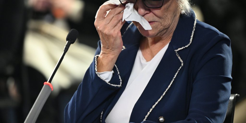 Pamela Hemphill rifiuta il perdono di Trump e si scusa con un agente del Campidoglio