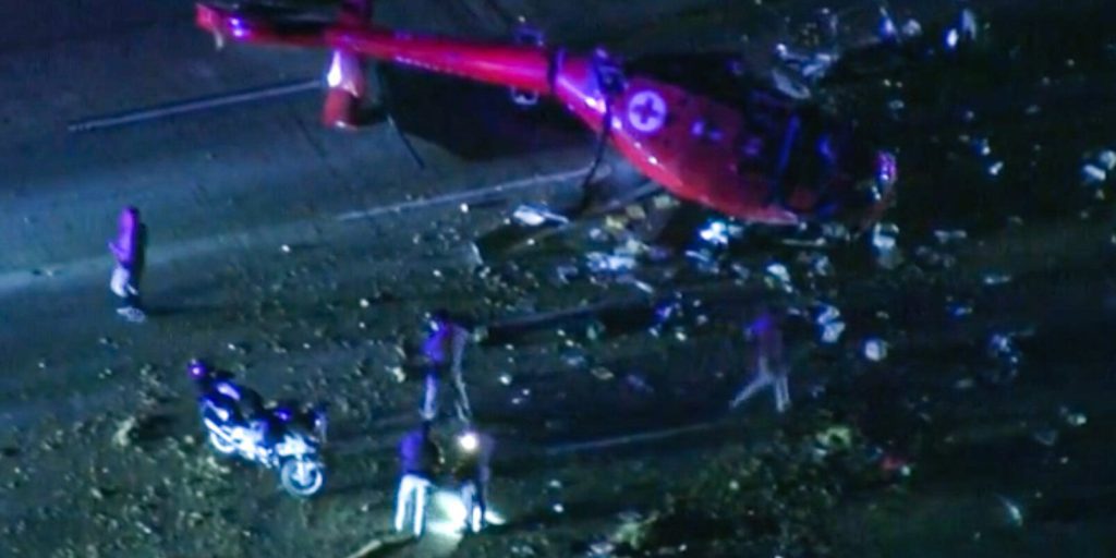 Incidente aereo a Sacramento: elisoccorso medico si schianta su un'autostrada, 15 testimoni aiutano a salvare una donna gravemente ferita