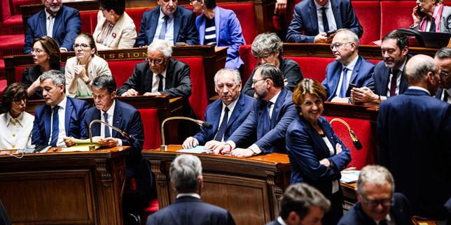 "La caduta del governo Bayrou: analisi e prospettive con Françoise Fressoz"