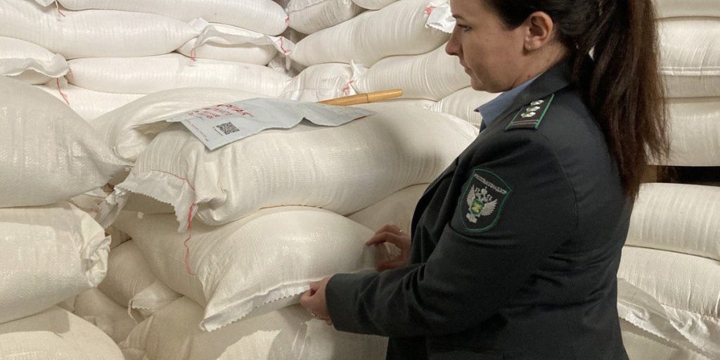 В Китай впервые отправились овсяные хлопья и мука из Новгородской области