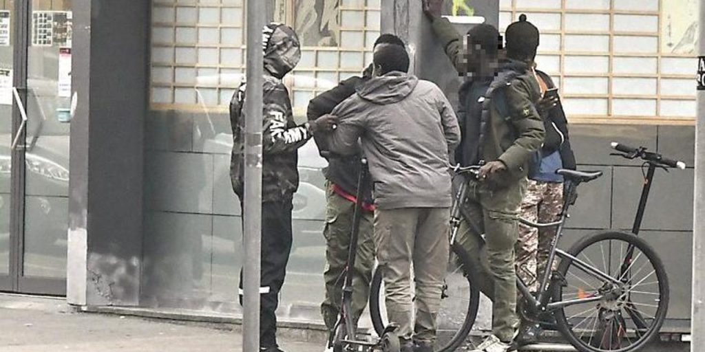 La discussione sulla "stanza del buco" a Torino: una soluzione contro la droga o una resa politica?