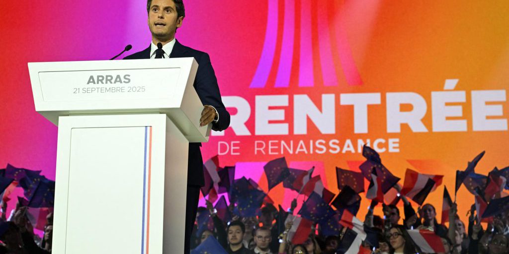 Tourné vers 2027, Gabriel Attal force son camp à rompre avec Macron