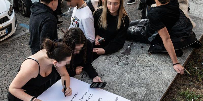 Caso di violenza sessuale e bullismo a Moncalieri: tre minori indagati per aver torturato un 15enne ad Halloween