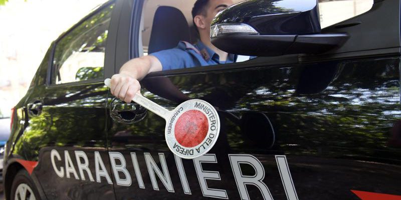 Cumiana: arrestato spacciatore che ha aggredito i Carabinieri, con 989 grammi di hashish e 18.000 euro