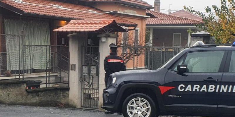 Furto a Nole finisce in tragedia: Ida muore di infarto mentre i ladri fuggono in video