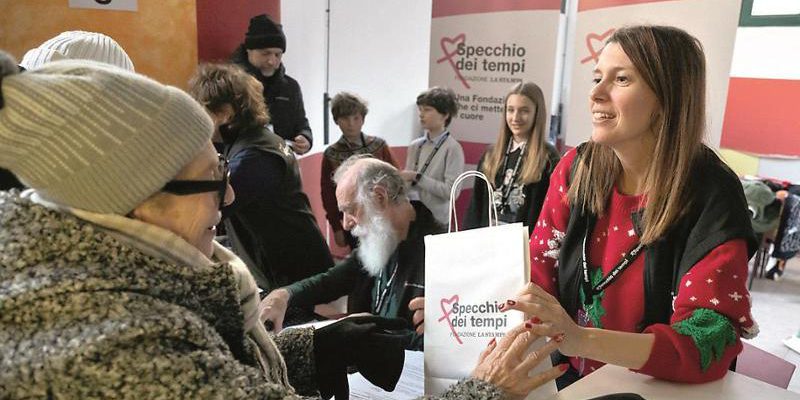 Distribuzione delle tredicesime dell'Amicizia: record di richieste nel 2025 grazie al sostegno dei lettori di La Stampa