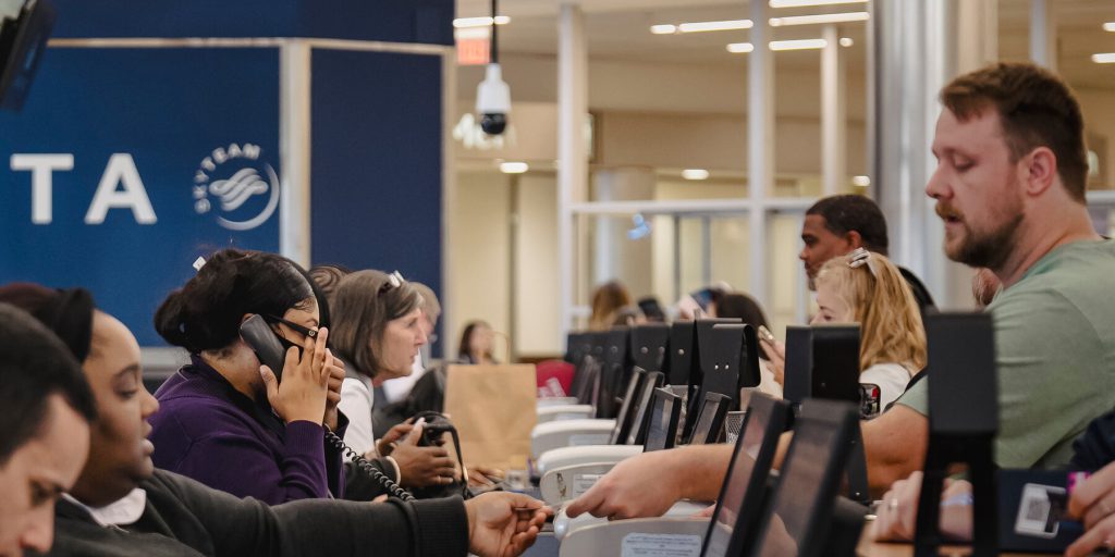 Cancellazione dei Voli Aerei: Come i Viaggiatori Stanno Cercando Alternative e Gestendo le Conseguenze