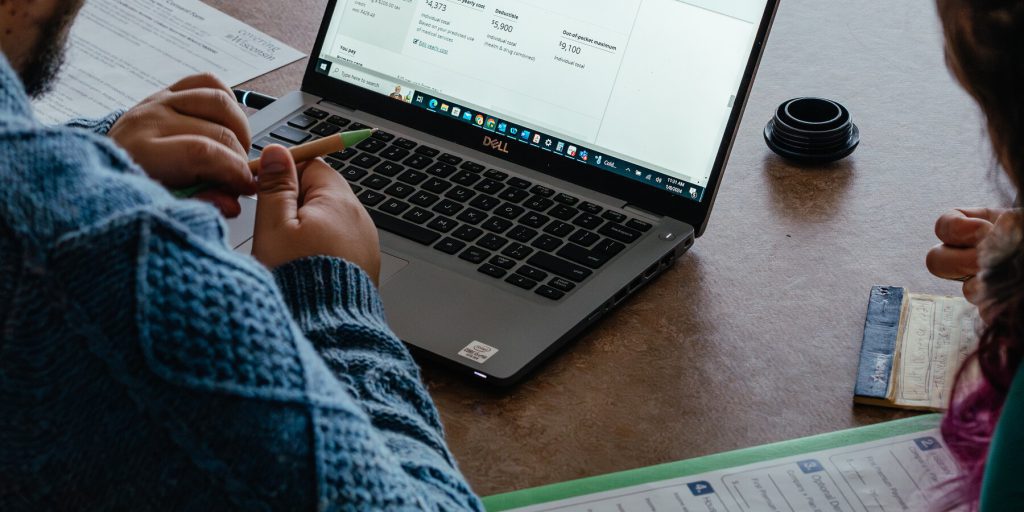 Disputa sulla Sanità: La Lotta per i Sussidi Sanitari e le Possibili Conseguenze sulla Vita dei Cittadini Americani