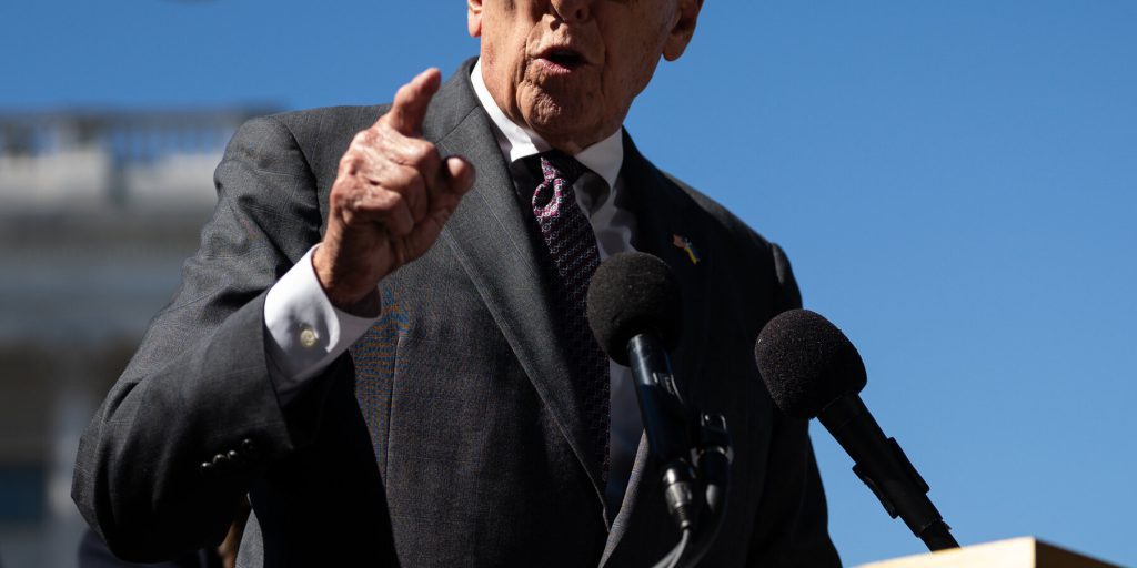 Steny Hoyer, veterano della Camera, annuncia la fine della sua carriera politica