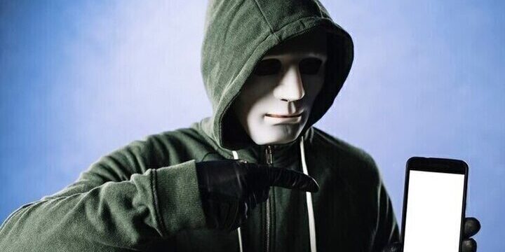 Мошенник по имени «Анатолий» обманул курянку при заказе рыбы