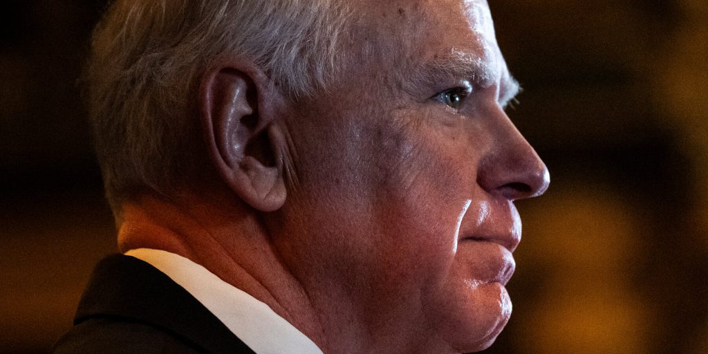 Scontro di versioni sul tiro dell'ICE a Minneapolis: differenze tra governo federale e autorità statali