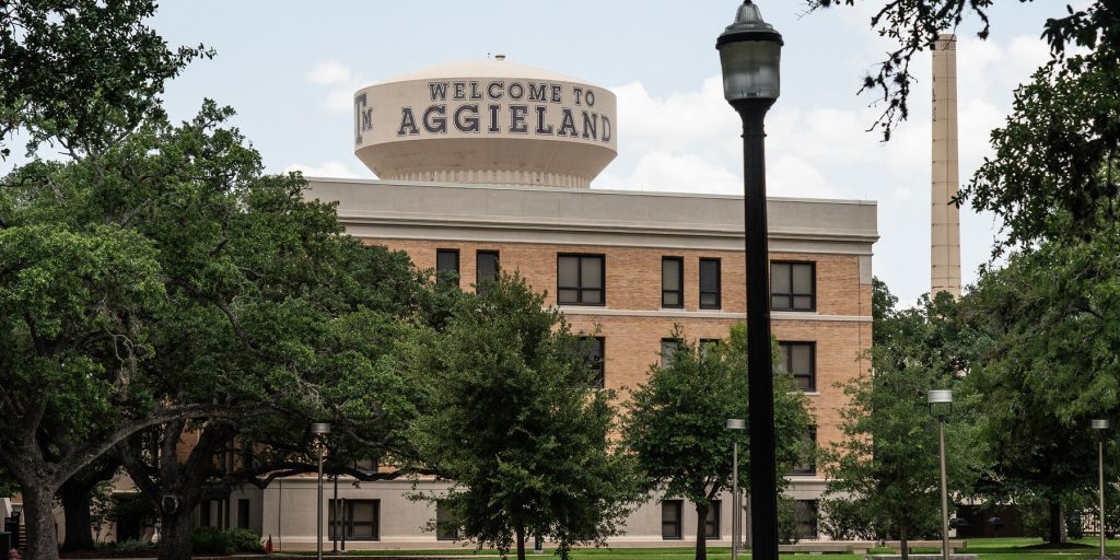 Texas A&amp;M richiede al docente di limitare l'insegnamento di Platone per rispettare le nuove norme di genere