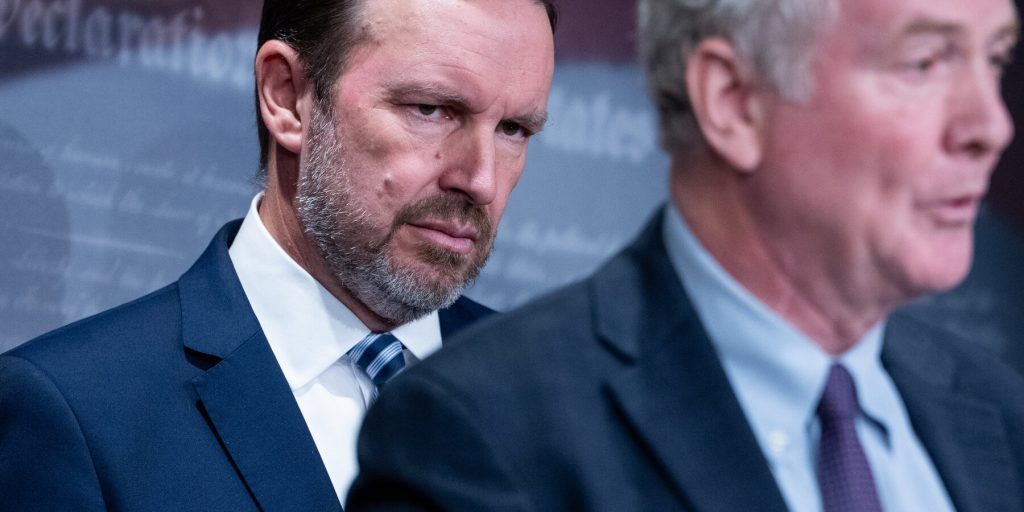 Trump propone di usare i fondi petroliferi venezuelani sequestrati: Congresso si oppone