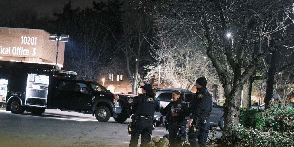 Agenti di controllo migratorio di Trump sparano a veicoli: 10 colpi, 2 morti