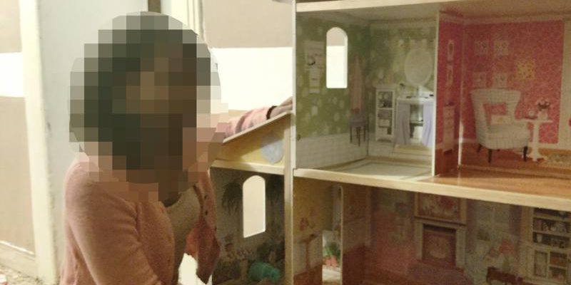 Madre single con tre figli teme sfratto dalla casa popolare dopo denuncia di maltrattamenti