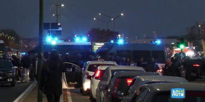Derby Torino-Juventus: ultras granata bloccati dalle forze dell'ordine dopo arrivo in taxi