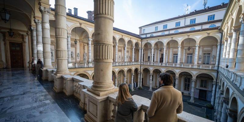 UniTo richiede donazioni di vini e panettoni per la festa di Natale al Rettorato