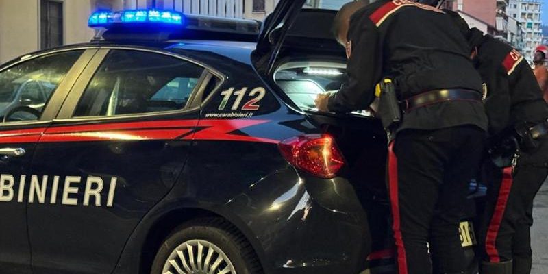 Arrestato a Giaveno un uomo di 37 anni per violenza domestica con lama.