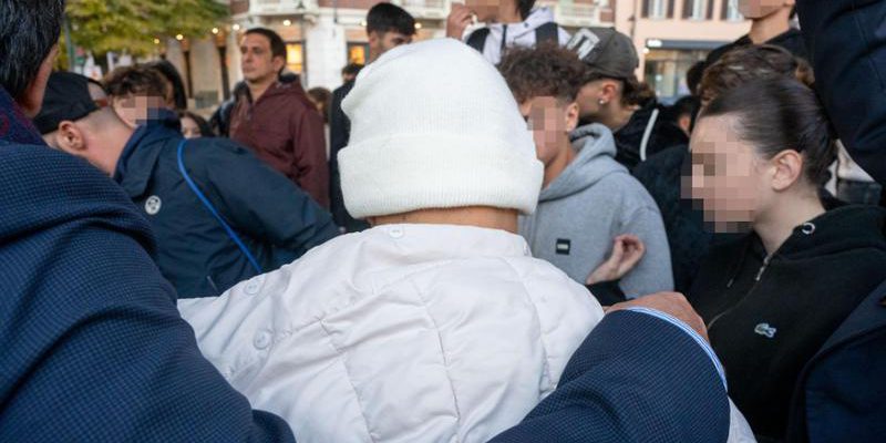 Violenza contro minore a Halloween: la ragazza coinvolta si scusa, indagine ancora in corso