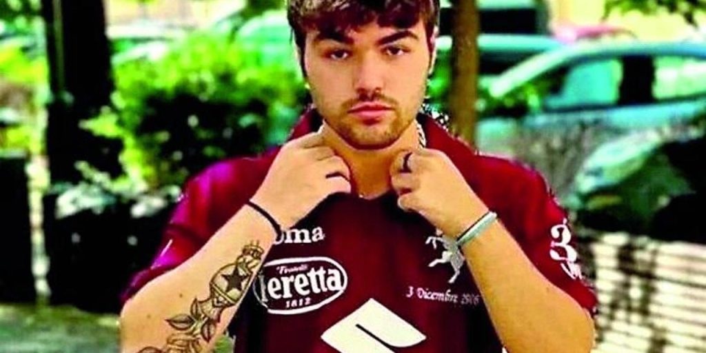 Padre di Davide richiede casco obbligatorio per biciclette a noleggio dopo tragico incidente