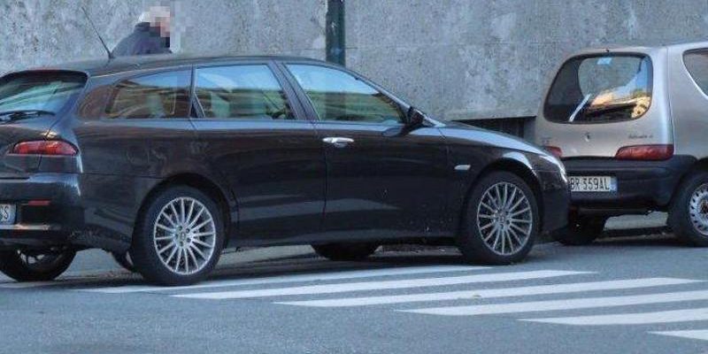Parcheggi notturni sulle strisce pedonali di San Donato: testimonianza di un residente