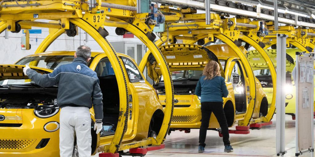 Mirafiori di Torino cresce del 16,5 % grazie alla 500 ibrida, mentre gli altri stabilimenti Stellantis calano