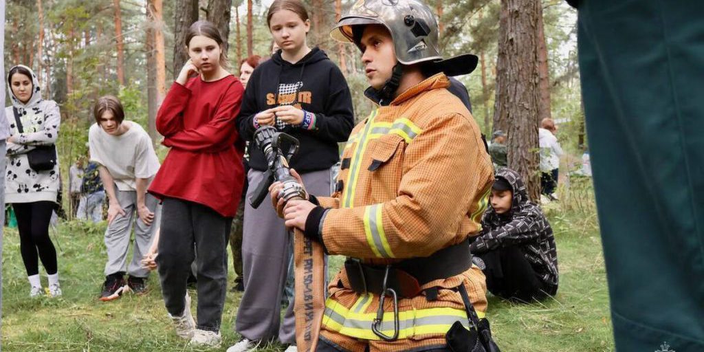 Игры, которые учат смелости и ответственности. Сотрудники МЧС России приняли участие в туристическом слёте