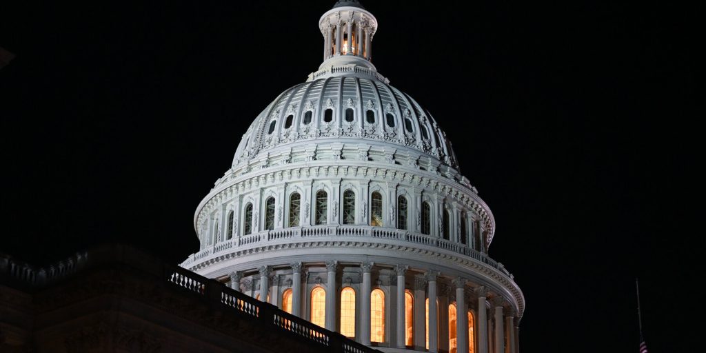 Camera approva pacchetto di spesa per evitare nuova chiusura del governo entro il 30 gennaio