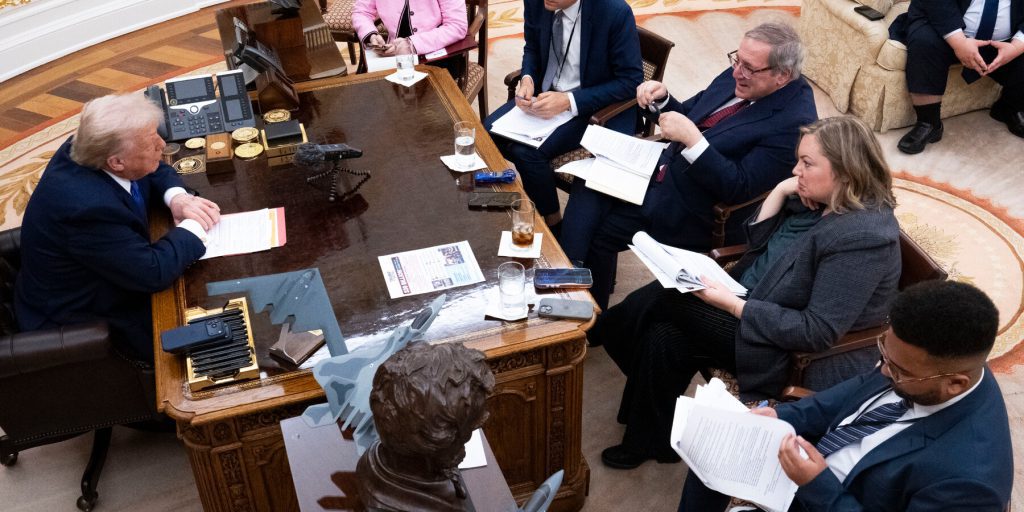 Trump intervista di due ore con giornalisti del Times su immigrazione, Venezuela e ristrutturazioni della Casa Bianca