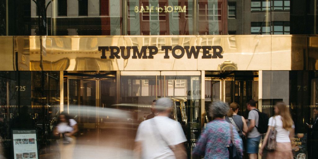 Trump sostiene di non avere conflitti di interesse con le attività commerciali estere della sua famiglia