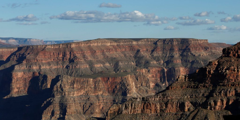 Tragedia a Grand Canyon West: uomo di 65 anni muore dopo caduta da 130 piedi