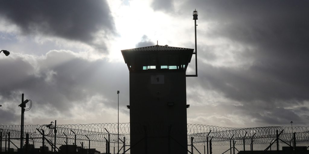 Giuria californiana condanna lo stato a pagare 16,8 milioni di dollari a psicologa licenziata ingiustamente dopo aver segnalato minaccia violenta in carcere