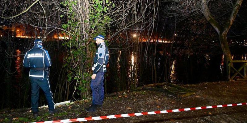 Incidente lungo il Po Antonelli: staccionata crolla, 70enne si rompe il braccio, marito soccorso da passante