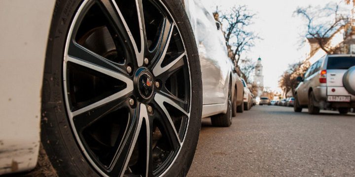 Как безопасно водить машину зимой: советы автоэкспертов