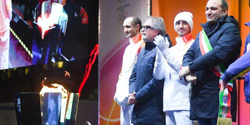 Chiellini partecipa alla cerimonia della torcia olimpica a Piazza Castello