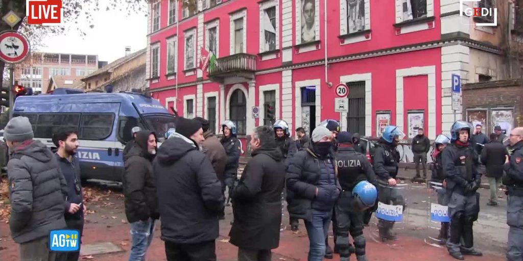 Digos perquisisce il centro sociale Askatasuna a Torino dopo l’assalto al quotidiano La Stampa