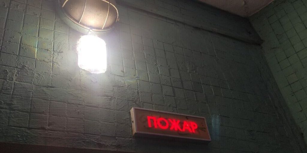 Двух поджигателей двери на улице Резной осудят в Петроградском районе