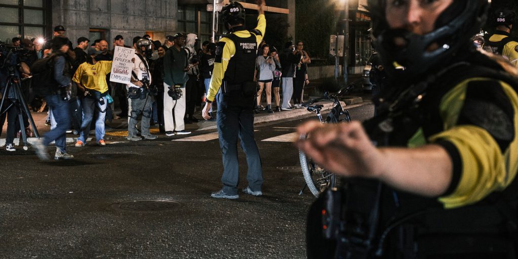 La Corte d'Appello degli Stati Uniti Valuta il Dispiegamento della Guardia Nazionale a Portland